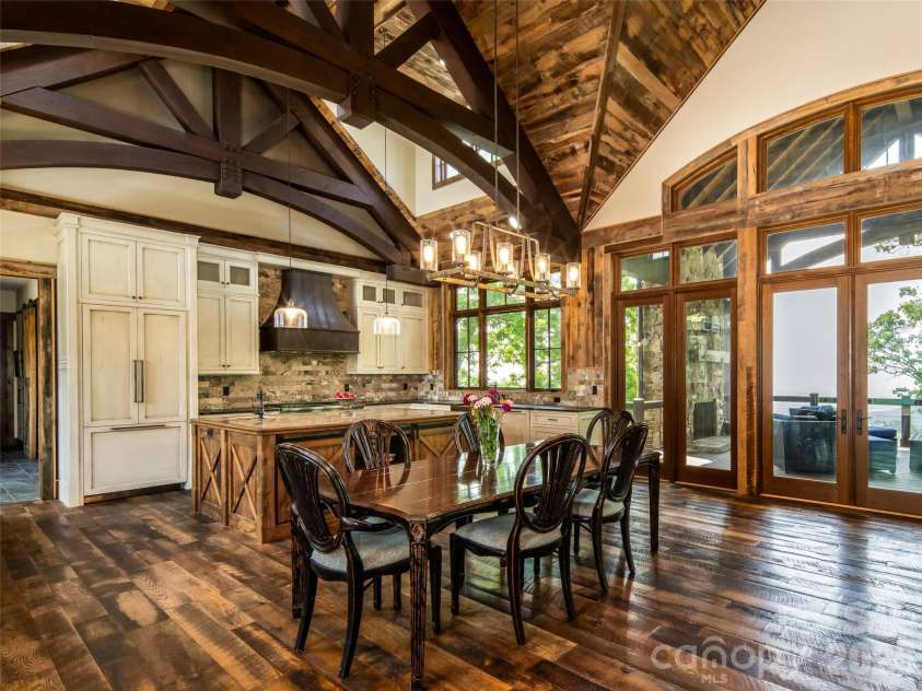 93 Snow Ridge Drive, Hendersonville, NC 28792.  MLS# CAR4389841, YatesRealty ID 31306. 