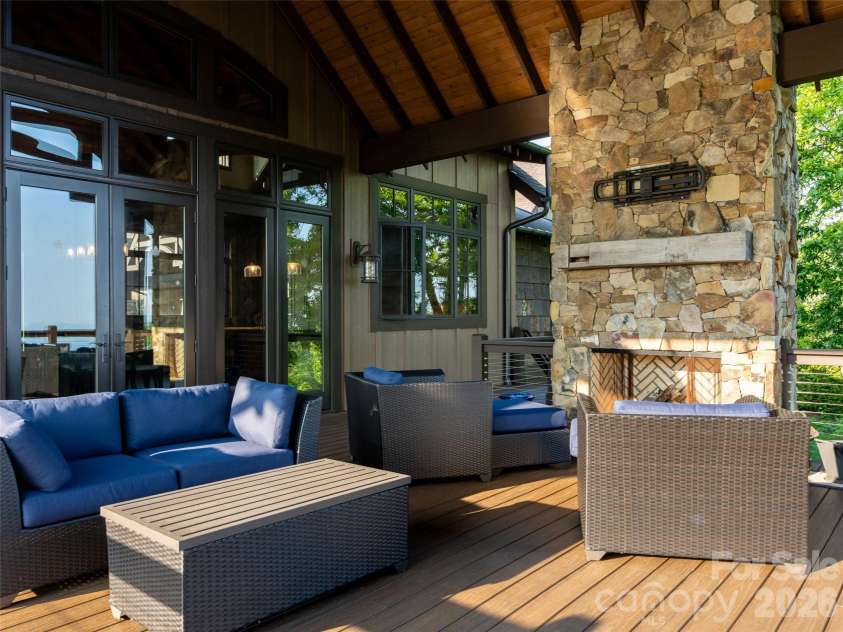 93 Snow Ridge Drive, Hendersonville, NC 28792.  MLS# CAR4389841, YatesRealty ID 31306. 