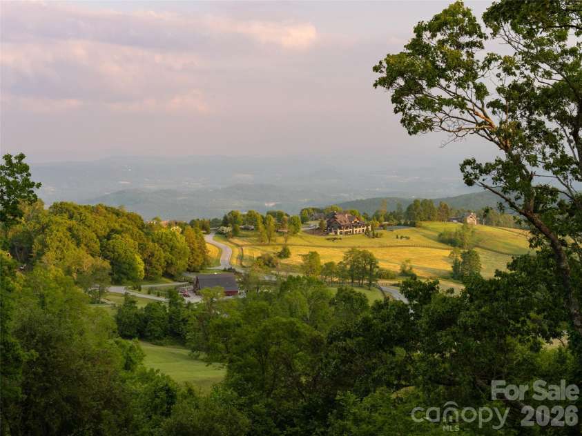 93 Snow Ridge Drive, Hendersonville, NC 28792.  MLS# CAR4389841, YatesRealty ID 31306. 