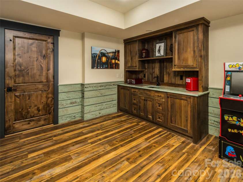 93 Snow Ridge Drive, Hendersonville, NC 28792.  MLS# CAR4389841, YatesRealty ID 31306. 