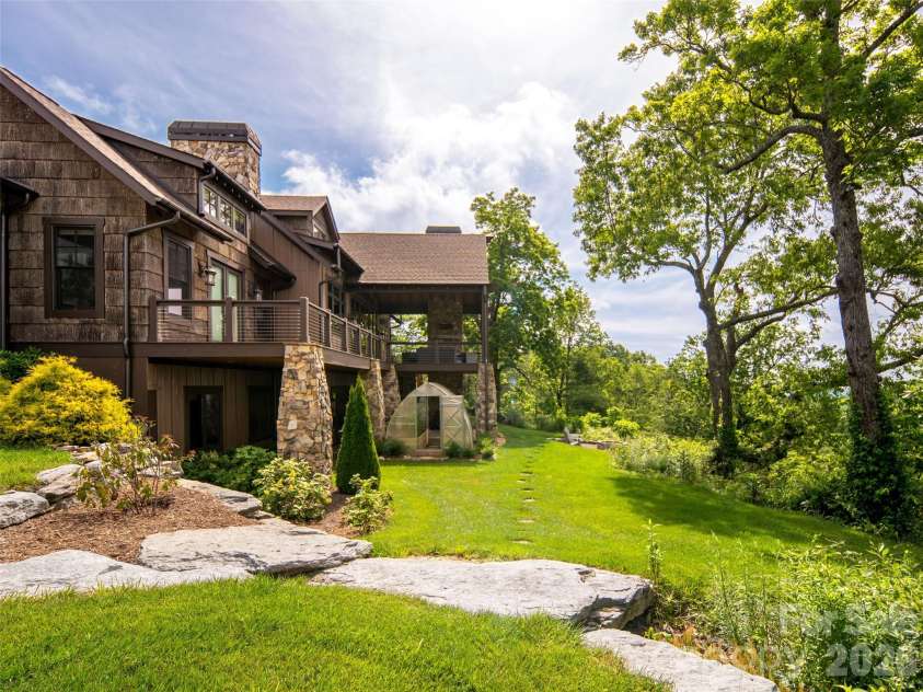 93 Snow Ridge Drive, Hendersonville, NC 28792.  MLS# CAR4389841, YatesRealty ID 31306. 
