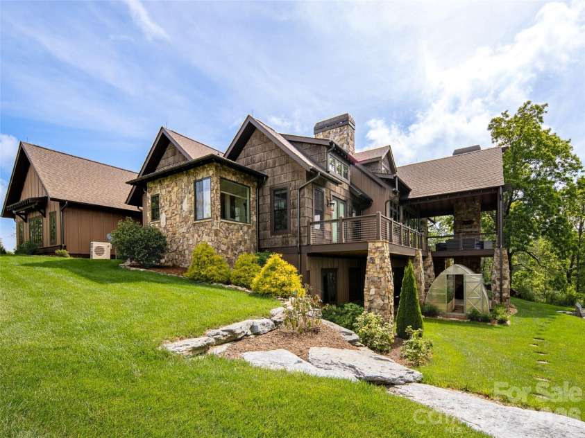 93 Snow Ridge Drive, Hendersonville, NC 28792.  MLS# CAR4389841, YatesRealty ID 31306. 