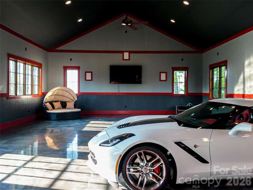 93 Snow Ridge Drive, Hendersonville, NC 28792.  MLS# CAR4389841, YatesRealty ID 31306. 