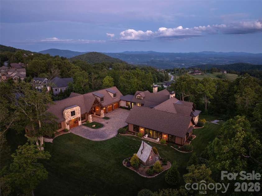 93 Snow Ridge Drive, Hendersonville, NC 28792.  MLS# CAR4389841, YatesRealty ID 31306. 