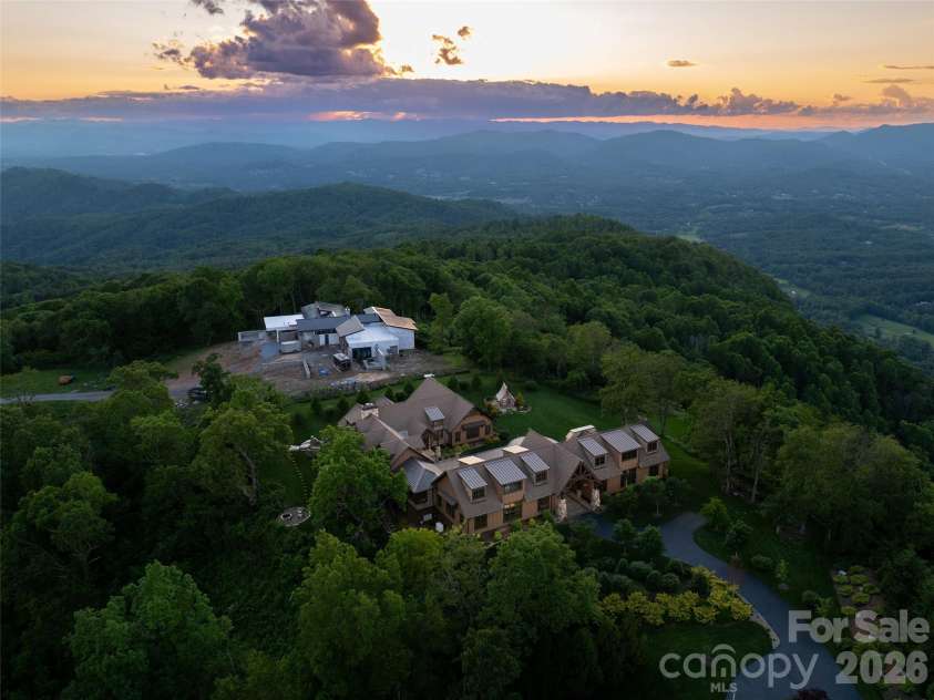 93 Snow Ridge Drive, Hendersonville, NC 28792.  MLS# CAR4389841, YatesRealty ID 31306. 