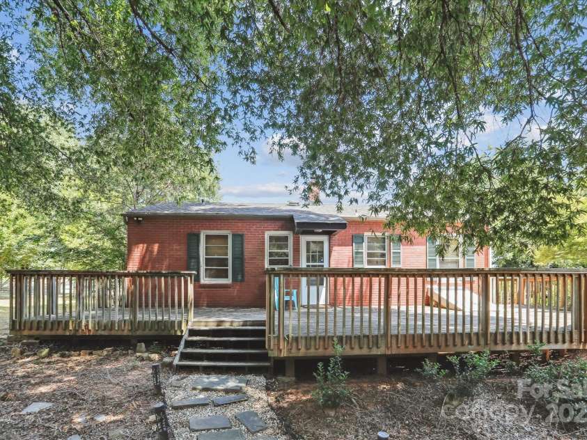 1410 Shearers Road, Mooresville, NC 28115.  MLS# CAR4281726, YatesRealty ID 31307. 