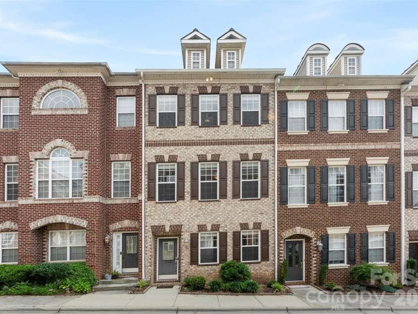 1960 winpole Lane, Charlotte, NC 28273.  MLS# CAR4393450, YatesRealty ID 31307. 