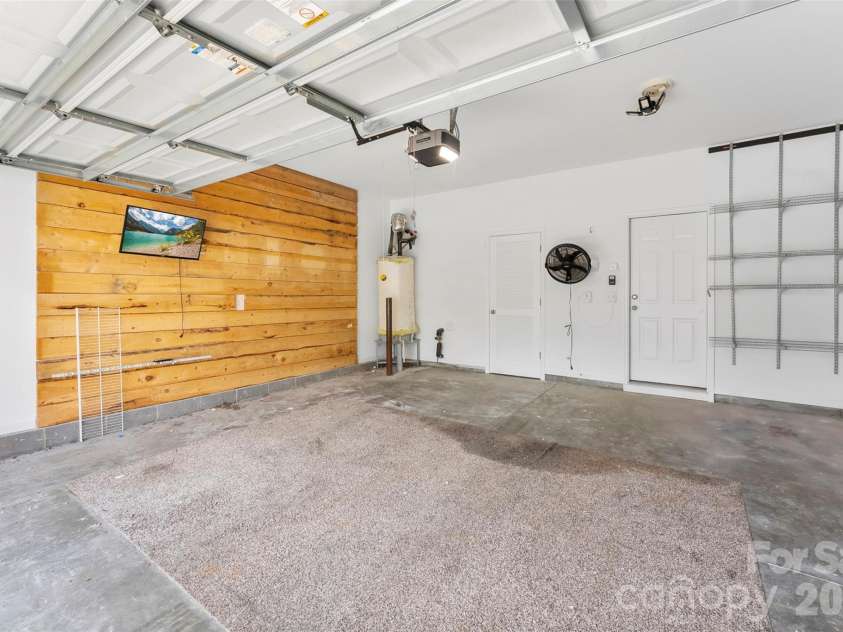 1960 winpole Lane, Charlotte, NC 28273.  MLS# CAR4393450, YatesRealty ID 31307. Garage