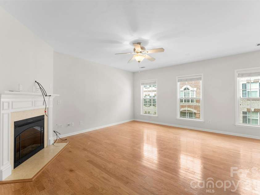 1960 winpole Lane, Charlotte, NC 28273.  MLS# CAR4393450, YatesRealty ID 31307. Living Room
