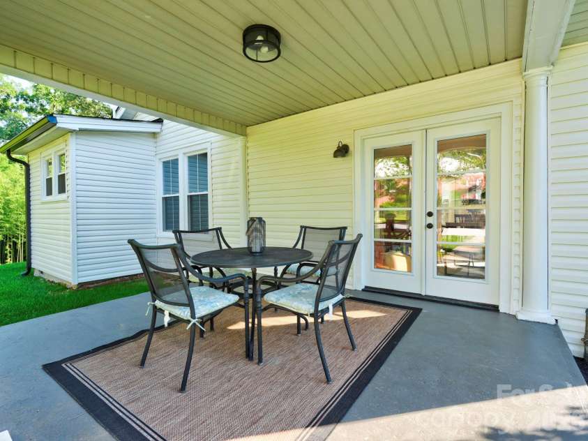 152 West End Street, Chester, SC 29706.  MLS# CAR4391260, YatesRealty ID 31309. 