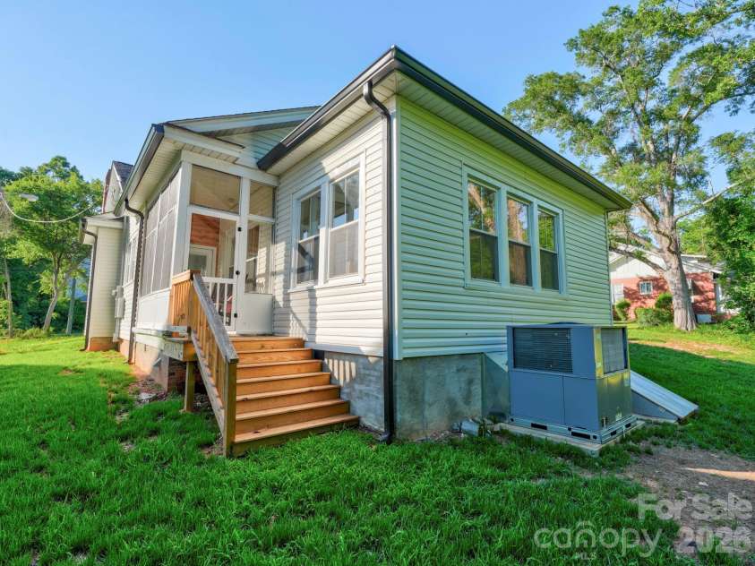 152 West End Street, Chester, SC 29706.  MLS# CAR4391260, YatesRealty ID 31309. 