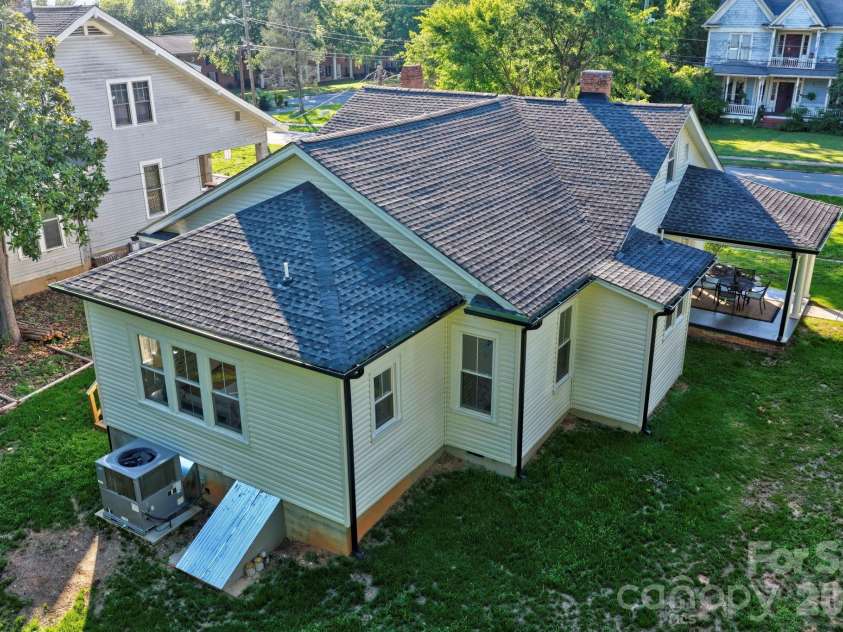 152 West End Street, Chester, SC 29706.  MLS# CAR4391260, YatesRealty ID 31309. 