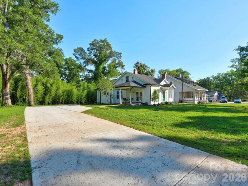 152 West End Street, Chester, SC 29706.  MLS# CAR4391260, YatesRealty ID 31309. 