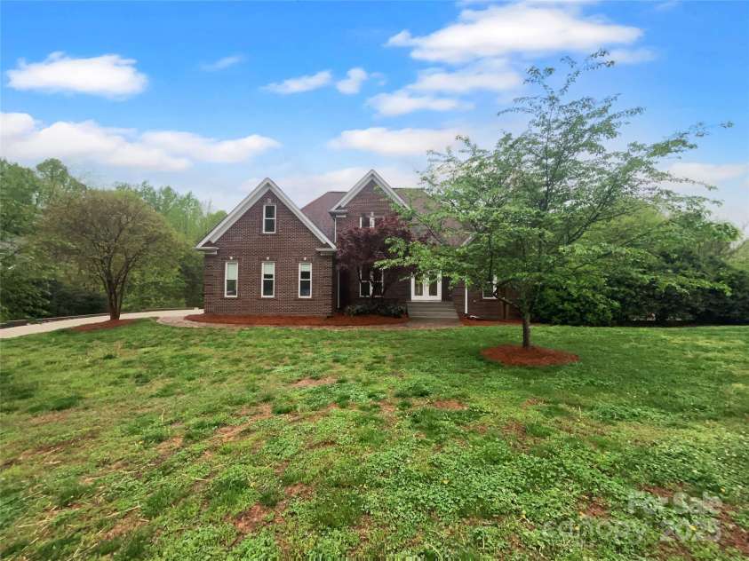 6204 River Birch Drive, Gastonia, NC 28056.  MLS# CAR4244711, YatesRealty ID 31309. 