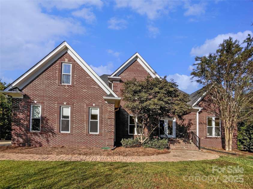 6204 River Birch Drive, Gastonia, NC 28056.  MLS# CAR4244711, YatesRealty ID 31309. 