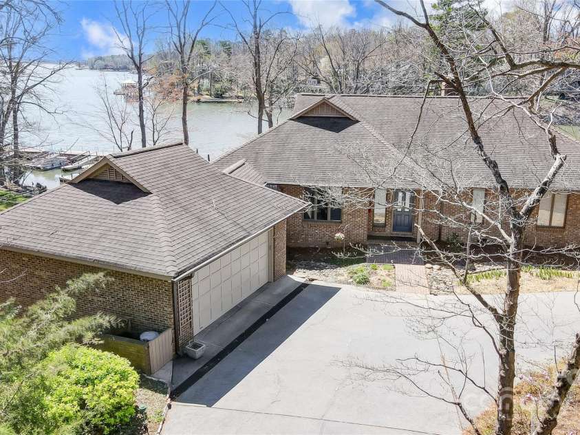 11 Courageous Street, Lake Wylie, SC 29710.  MLS# CAR4226030, YatesRealty ID 3131. 