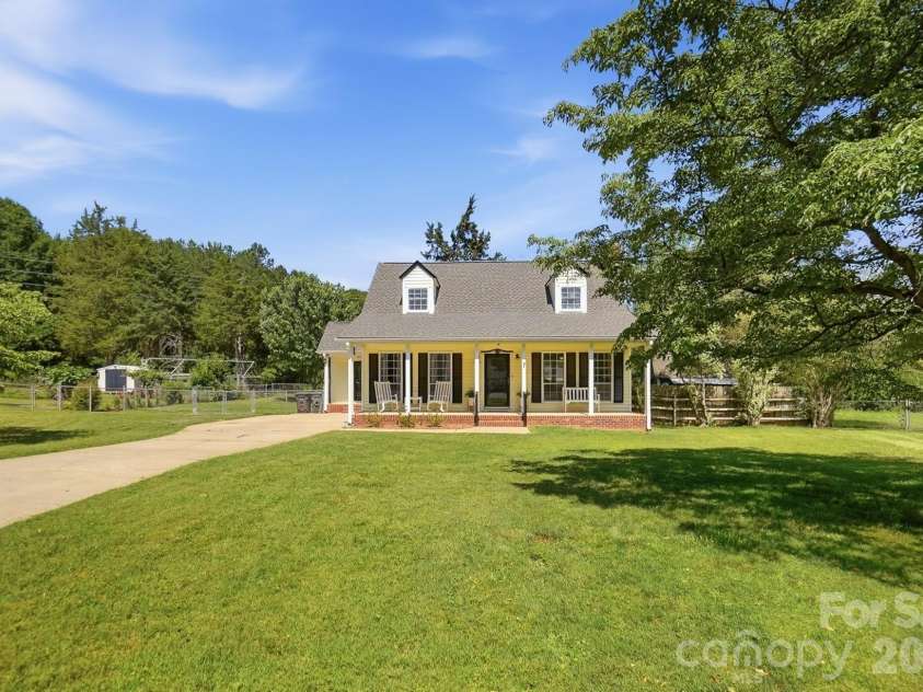 2634 Cherokee Court, Gastonia, NC 28056.  MLS# CAR4393898, YatesRealty ID 31312. 