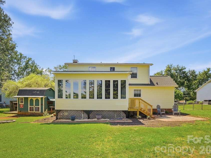 2634 Cherokee Court, Gastonia, NC 28056.  MLS# CAR4393898, YatesRealty ID 31312. 