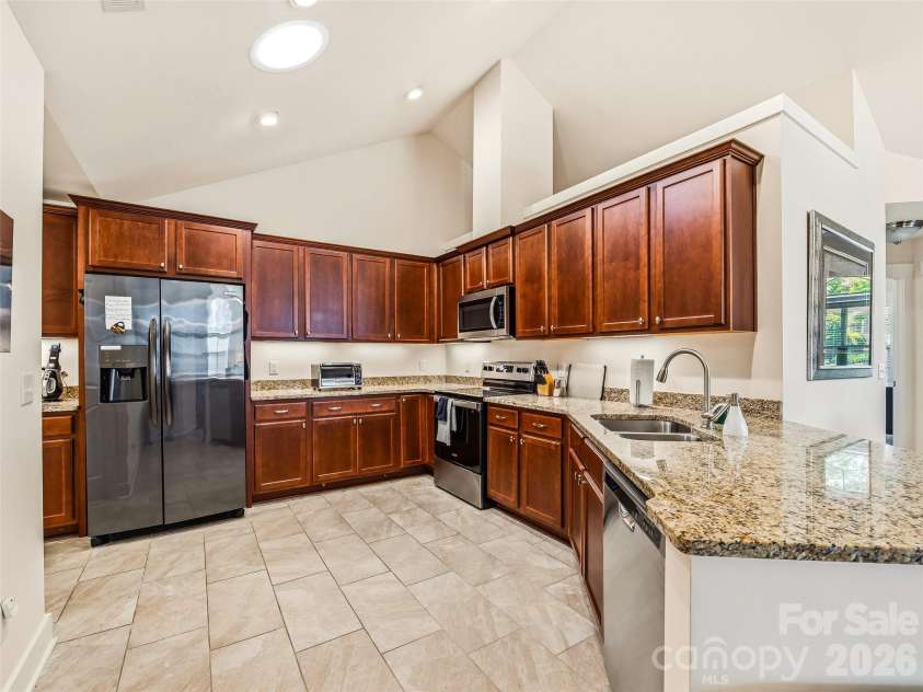 39 Braeburn Way, Flat Rock, NC 28731.  MLS# CAR4390391, YatesRealty ID 31313. Bright and Airy Kitchen