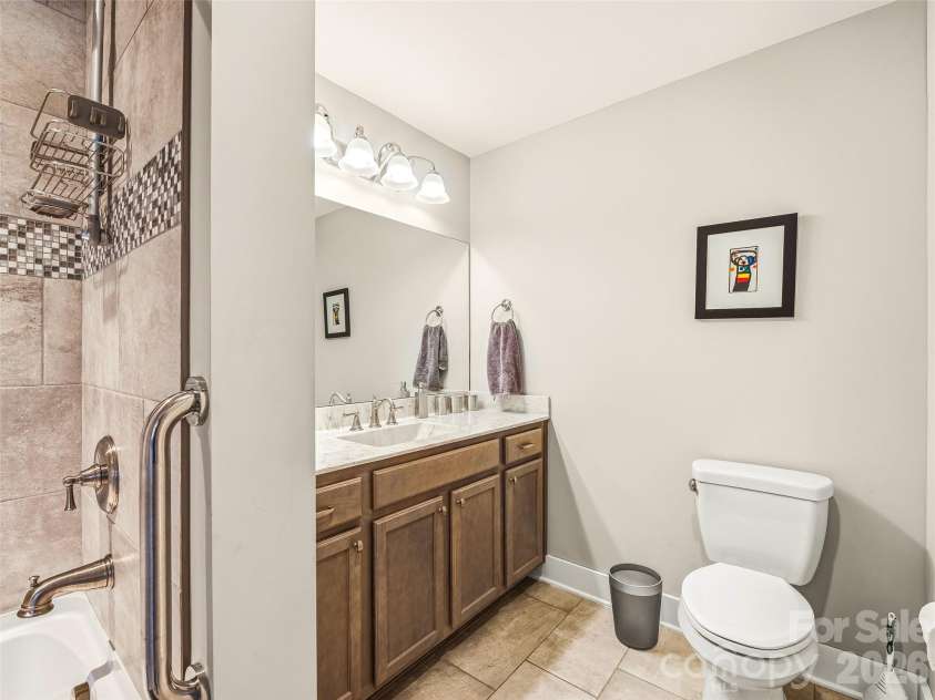 39 Braeburn Way, Flat Rock, NC 28731.  MLS# CAR4390391, YatesRealty ID 31313. Guest Bath