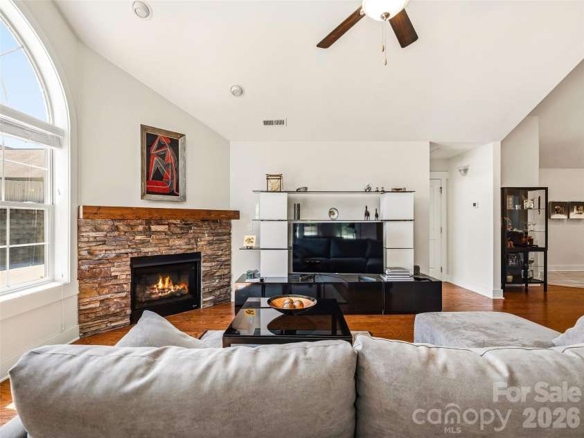 39 Braeburn Way, Flat Rock, NC 28731.  MLS# CAR4390391, YatesRealty ID 31313. Living Room