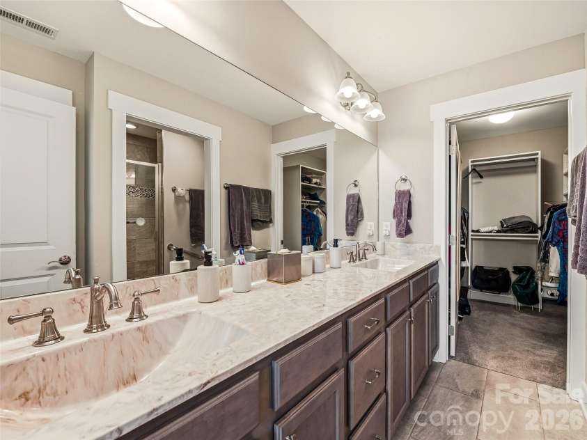 39 Braeburn Way, Flat Rock, NC 28731.  MLS# CAR4390391, YatesRealty ID 31313. Primary Bath