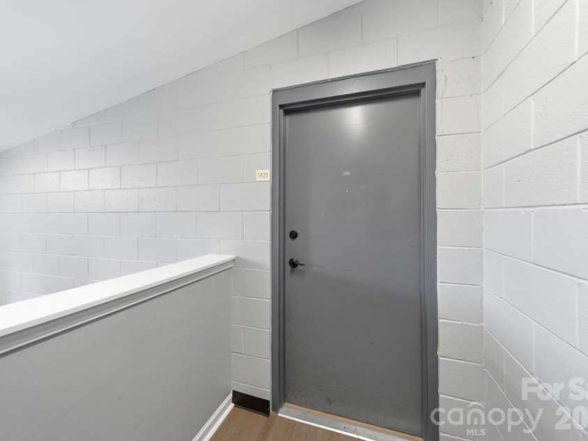 3825 Picasso Court, Charlotte, NC 28205.  MLS# CAR4394154, YatesRealty ID 31314. Second level entry
