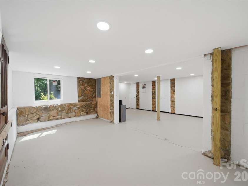 1857 Creekside Place, Lenoir, NC 28645.  MLS# CAR4394415, YatesRealty ID 31315. 