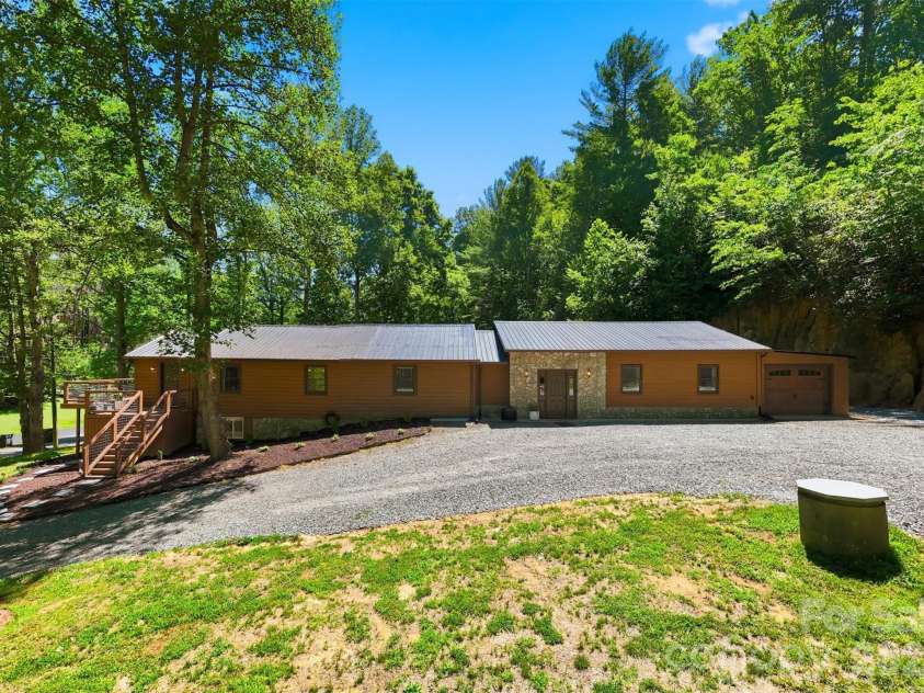 1857 Creekside Place, Lenoir, NC 28645.  MLS# CAR4394415, YatesRealty ID 31315. 
