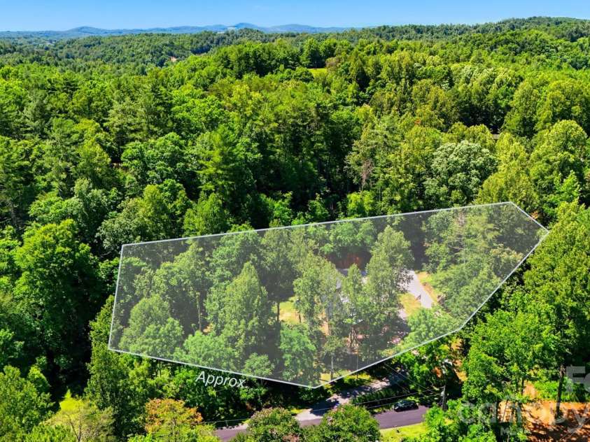 1857 Creekside Place, Lenoir, NC 28645.  MLS# CAR4394415, YatesRealty ID 31315. 