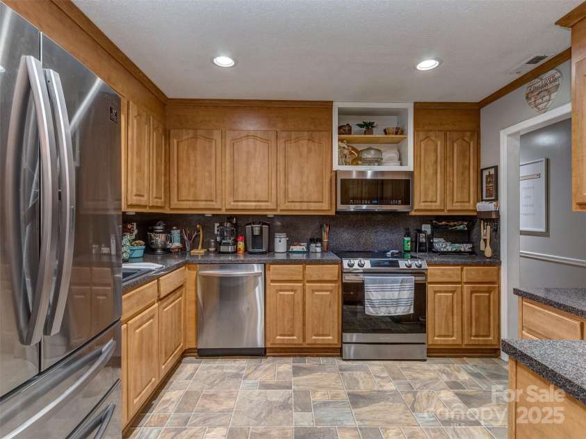 2328 Woodfield Circle, Gastonia, NC 28056.  MLS# CAR4286459, YatesRealty ID 31315. 