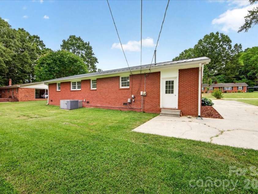 2216 White Store Road, Monroe, NC 28112.  MLS# CAR4390476, YatesRealty ID 31317. 