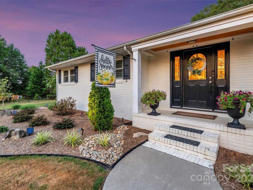 820 Green Pond Road, Clover, SC 29710.  MLS# CAR4284471, YatesRealty ID 31317. 