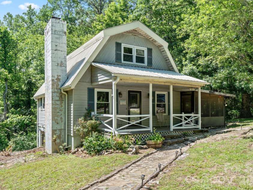 177 Poplar Drive, Hendersonville, NC 28792.  MLS# CAR4387159, YatesRealty ID 31318. 
