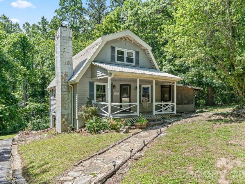 177 Poplar Drive, Hendersonville, NC 28792.  MLS# CAR4387159, YatesRealty ID 31318. 