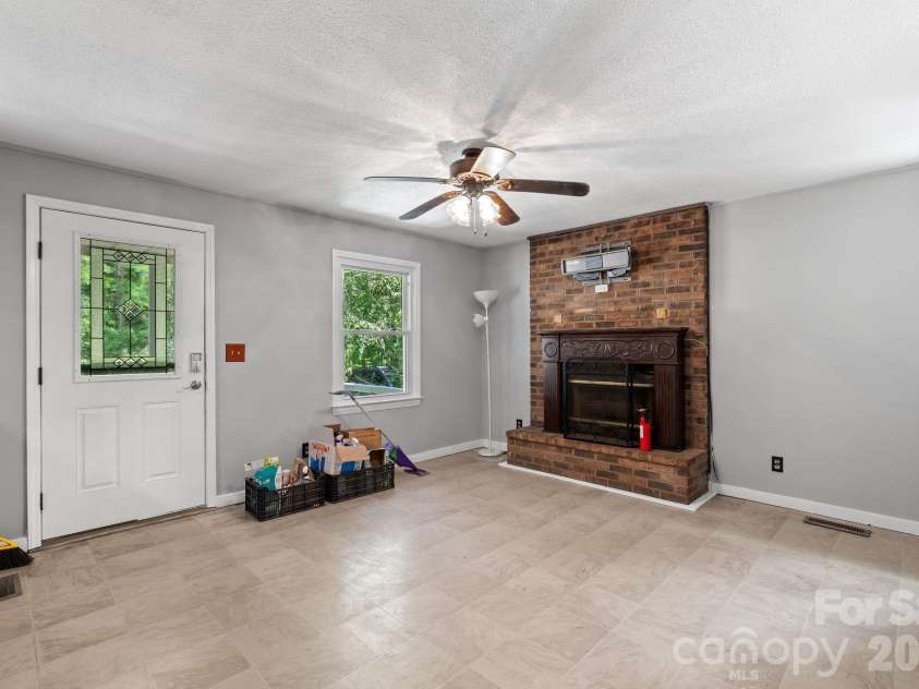 177 Poplar Drive, Hendersonville, NC 28792.  MLS# CAR4387159, YatesRealty ID 31318. 