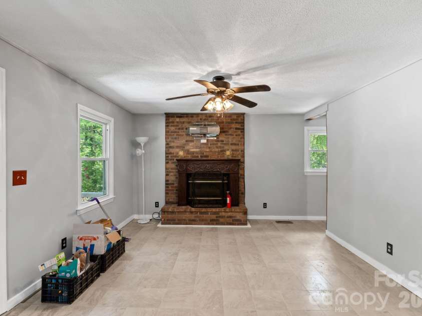 177 Poplar Drive, Hendersonville, NC 28792.  MLS# CAR4387159, YatesRealty ID 31318. 