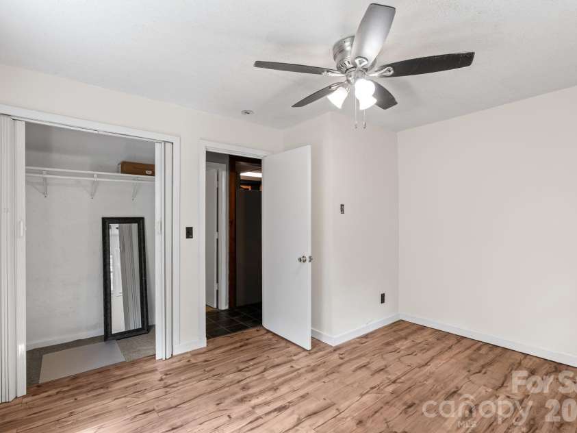 177 Poplar Drive, Hendersonville, NC 28792.  MLS# CAR4387159, YatesRealty ID 31318. 