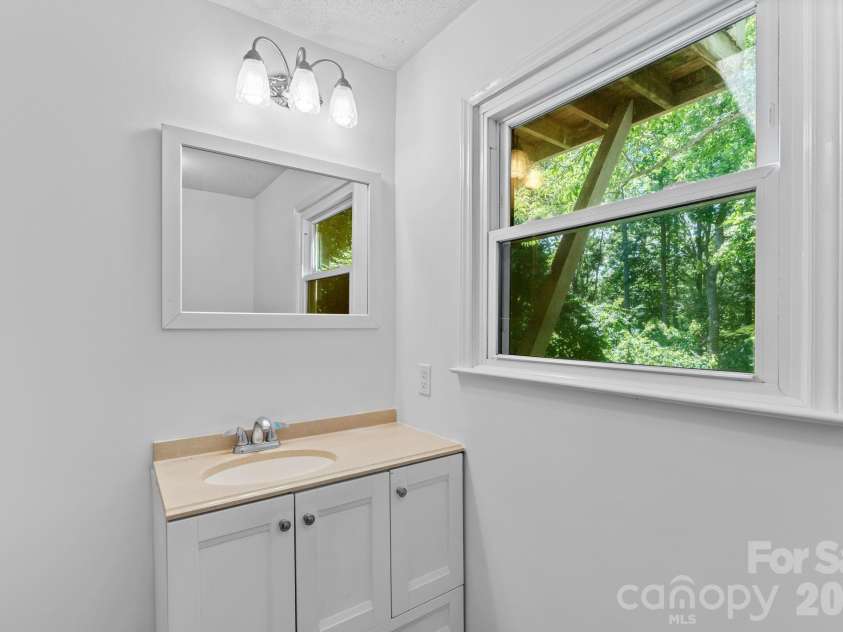 177 Poplar Drive, Hendersonville, NC 28792.  MLS# CAR4387159, YatesRealty ID 31318. 