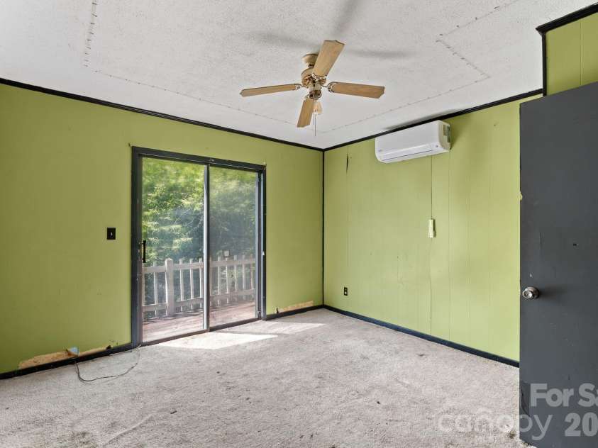 177 Poplar Drive, Hendersonville, NC 28792.  MLS# CAR4387159, YatesRealty ID 31318. 