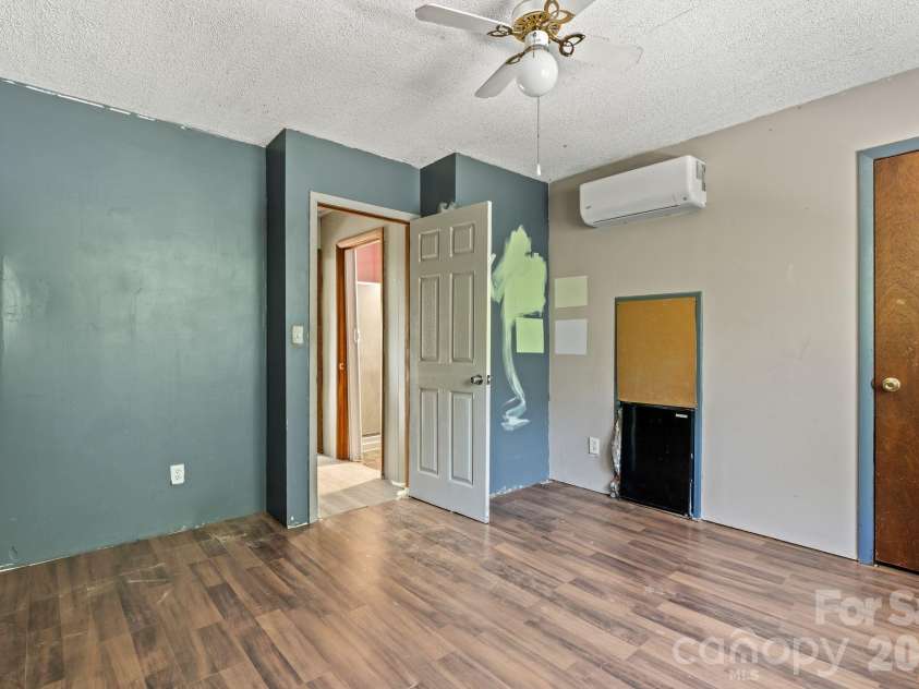 177 Poplar Drive, Hendersonville, NC 28792.  MLS# CAR4387159, YatesRealty ID 31318. 