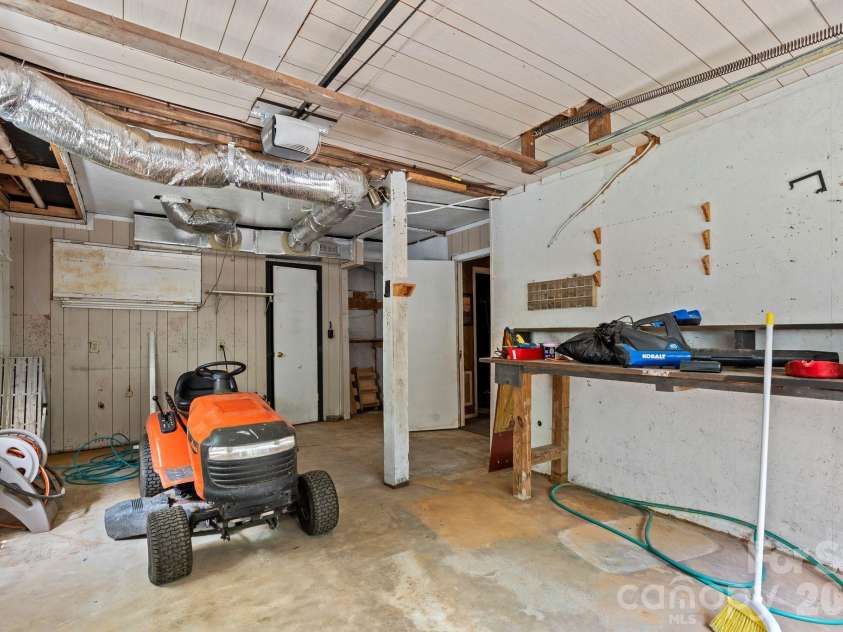 177 Poplar Drive, Hendersonville, NC 28792.  MLS# CAR4387159, YatesRealty ID 31318. 
