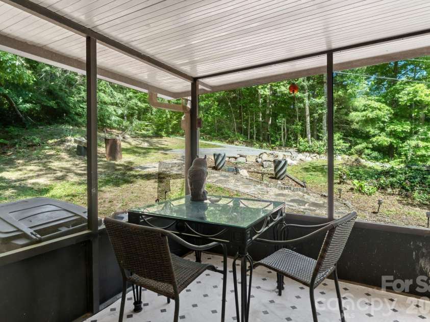 177 Poplar Drive, Hendersonville, NC 28792.  MLS# CAR4387159, YatesRealty ID 31318. 