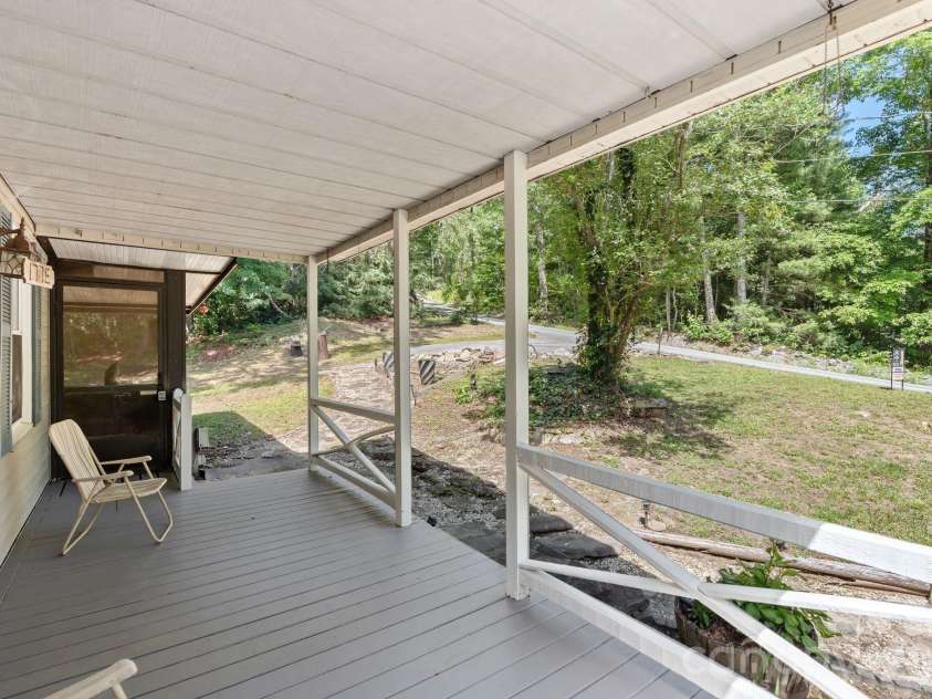 177 Poplar Drive, Hendersonville, NC 28792.  MLS# CAR4387159, YatesRealty ID 31318. 