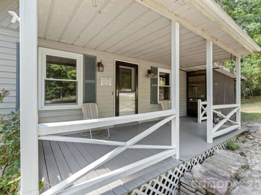 177 Poplar Drive, Hendersonville, NC 28792.  MLS# CAR4387159, YatesRealty ID 31318. 