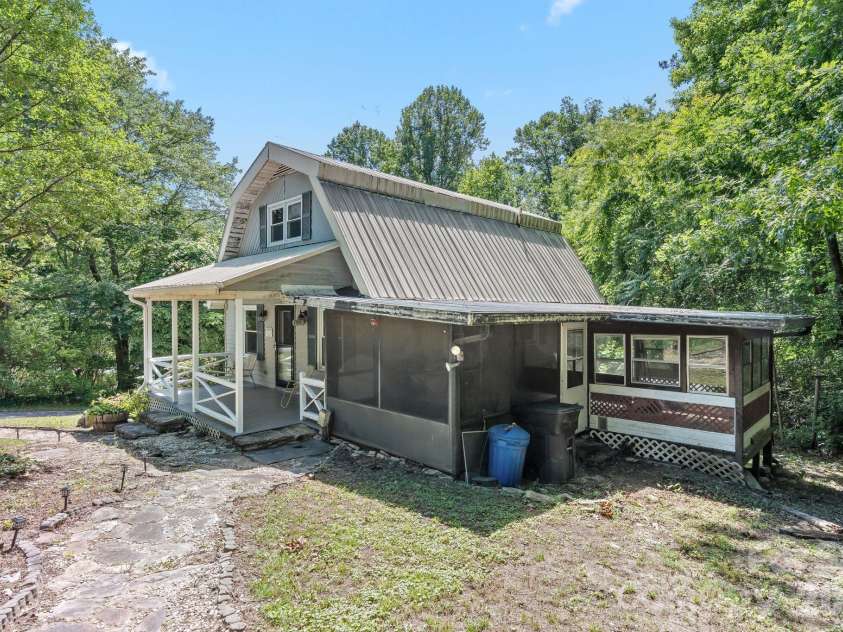 177 Poplar Drive, Hendersonville, NC 28792.  MLS# CAR4387159, YatesRealty ID 31318. 