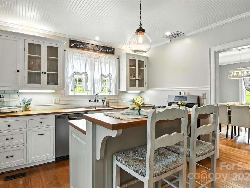 1412 Mimosa Lane, Lenoir, NC 28645.  MLS# CAR4281872, YatesRealty ID 31319. 