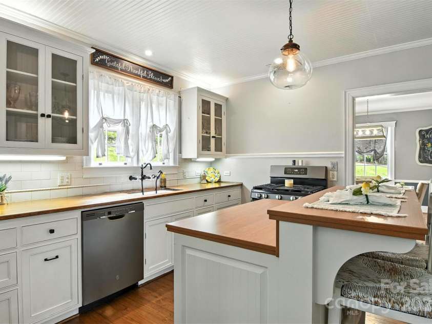 1412 Mimosa Lane, Lenoir, NC 28645.  MLS# CAR4281872, YatesRealty ID 31319. 