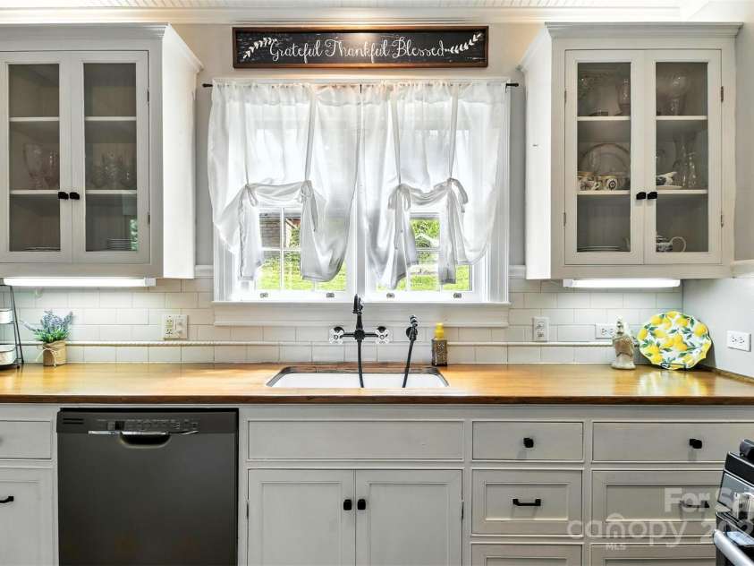 1412 Mimosa Lane, Lenoir, NC 28645.  MLS# CAR4281872, YatesRealty ID 31319. 