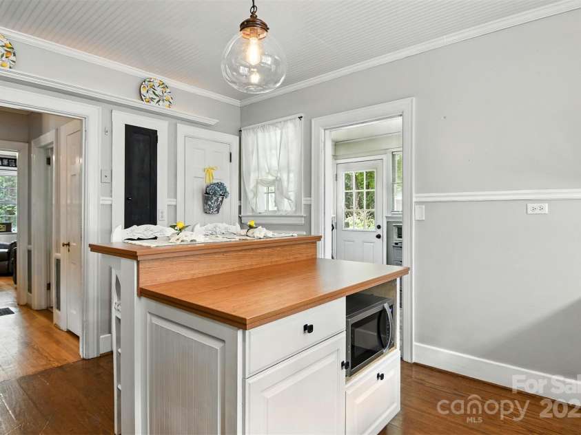 1412 Mimosa Lane, Lenoir, NC 28645.  MLS# CAR4281872, YatesRealty ID 31319. 